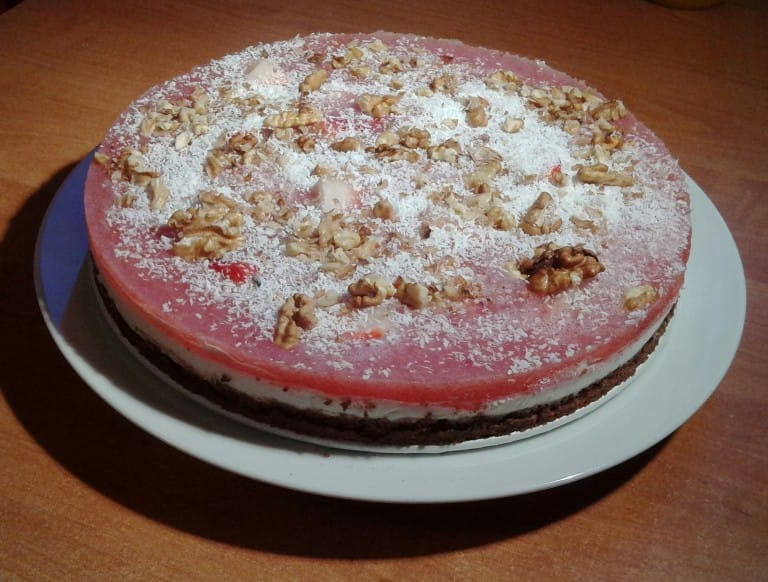 okonale připravený nepečený cheesecake bez cukru a mouky.